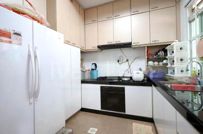 5 Bed Corner Terrace (Landed) for Sale in  Thrift Drive - Image 4