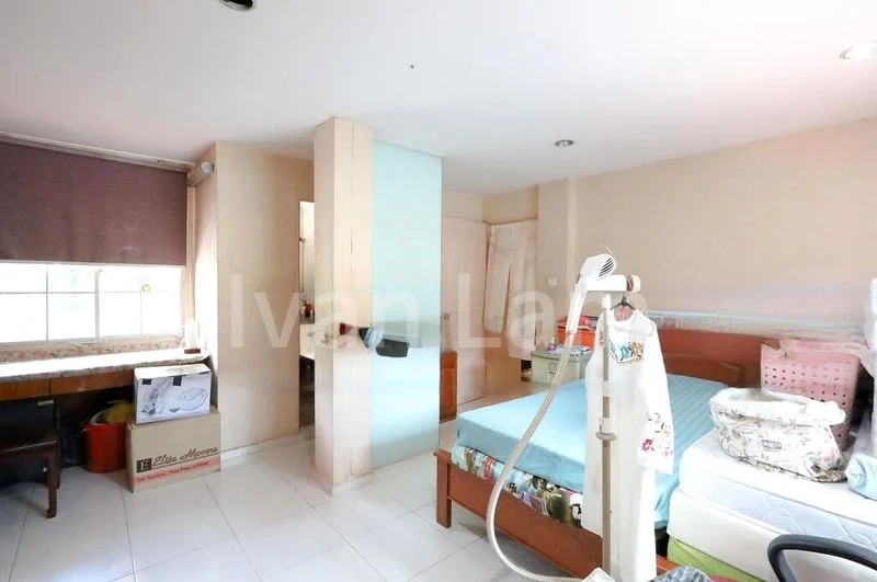 5 Bed Corner Terrace (Landed) for Sale in  Thrift Drive - Image 10