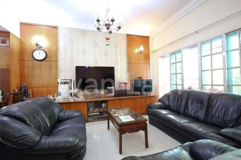 5 Bed Corner Terrace (Landed) for Sale in  Thrift Drive - Image 1