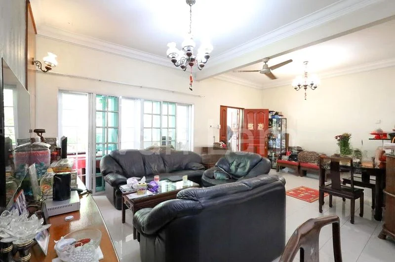 5 Bed Corner Terrace (Landed) for Sale in  Thrift Drive - Image 3
