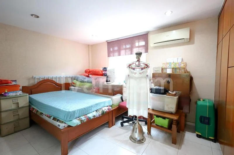5 Bed Corner Terrace (Landed) for Sale in  Thrift Drive - Image 9