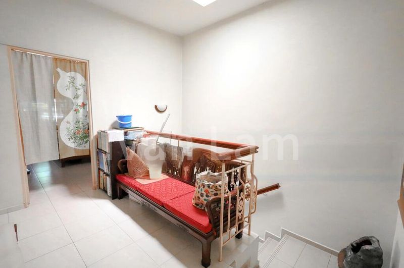 5 Bed Corner Terrace (Landed) for Sale in Thrift Drive - Image 11