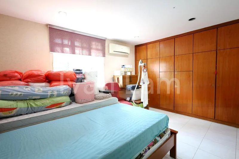 5 Bed Corner Terrace (Landed) for Sale in  Thrift Drive - Image 8