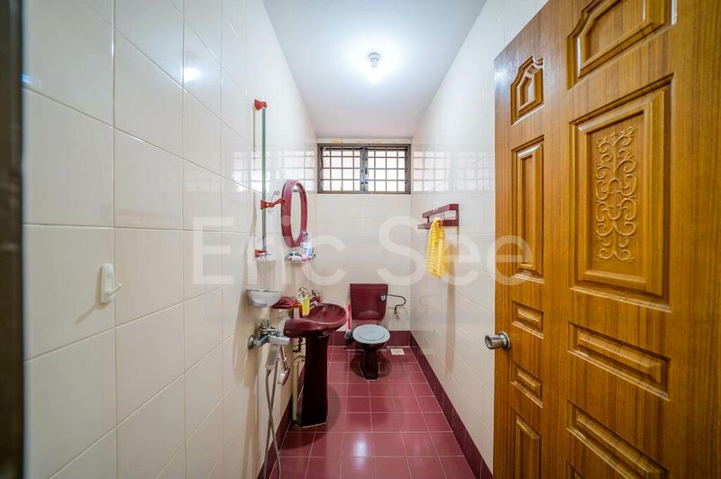 4 Bed Semi-Detached House (Landed) for Sale in  Mayflower Gardens - Image 13