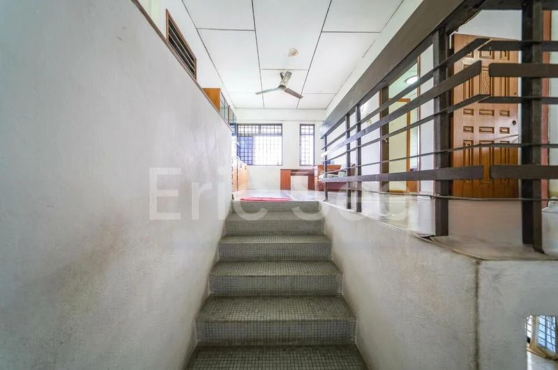 4 Bed Semi-Detached House (Landed) for Sale in  Mayflower Gardens - Image 5