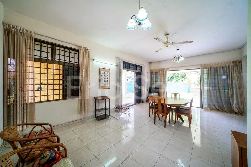 4 Bed Semi-Detached House (Landed) for Sale in  Mayflower Gardens - Image 2