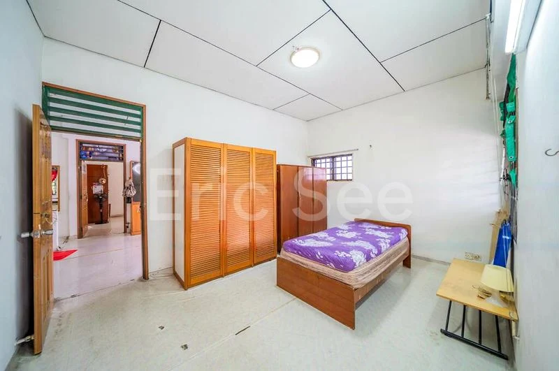 4 Bed Semi-Detached House (Landed) for Sale in  Mayflower Gardens - Image 9