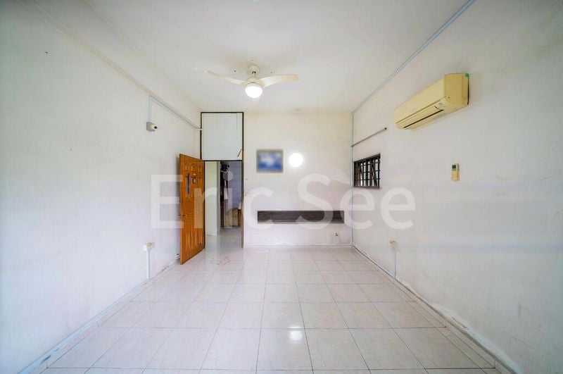 4 Bed Semi-Detached House (Landed) for Sale in  Mayflower Gardens - Image 4