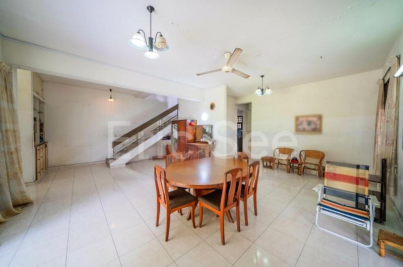 4 Bed Semi-Detached House (Landed) for Sale in  Mayflower Gardens - Image 3