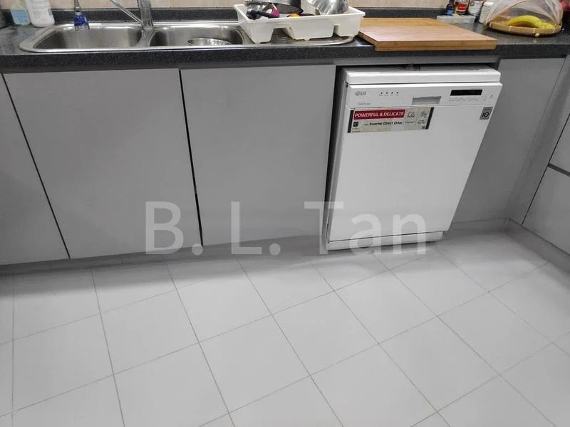 4 Bed Condo for Rent in  The Peak - Image 8