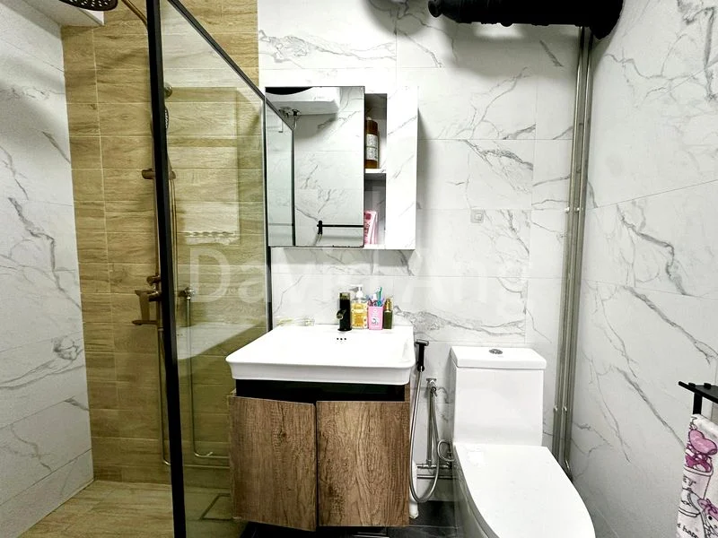 Executive HDB for Sale in  892A Tampines Avenue 8 - Image 4