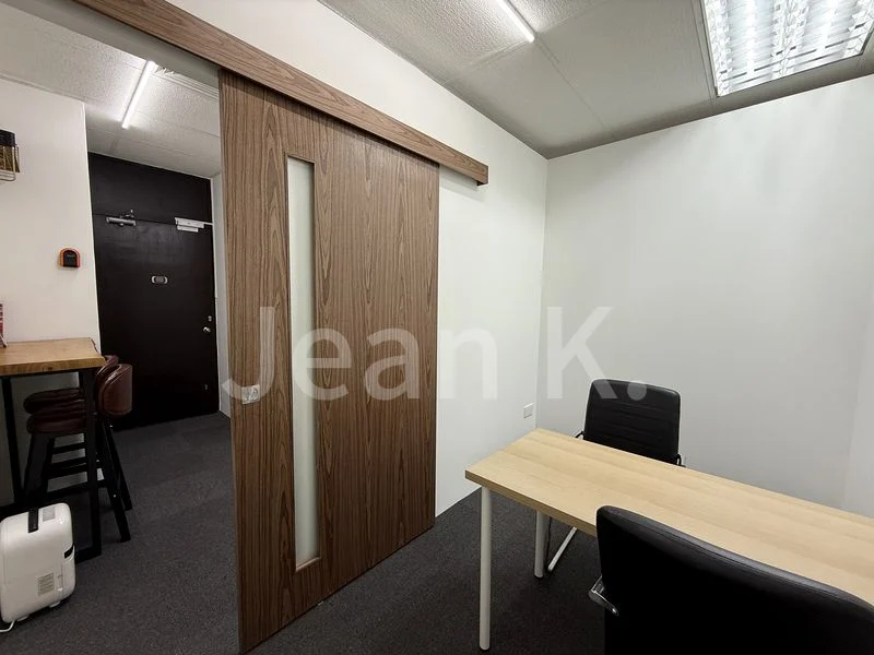 Office for Rent: Parklane Shopping Mall - Image 1