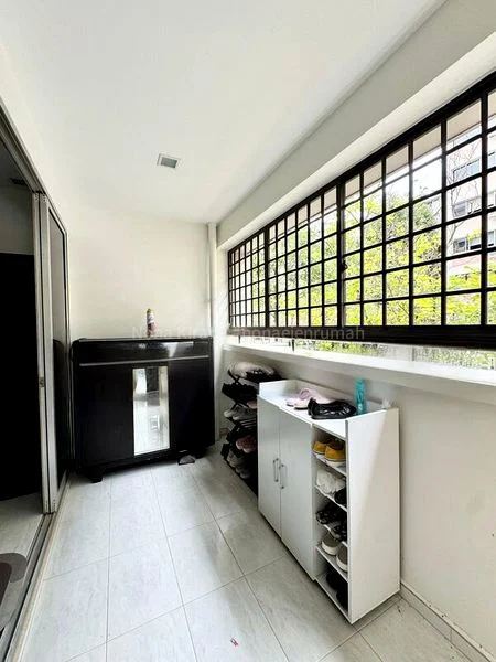 5 Room (5I) HDB for Sale in  230 Simei Street 4 - Image 4