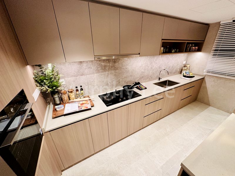 4 Bed Condo for Sale in Parktown Residence - Image 31