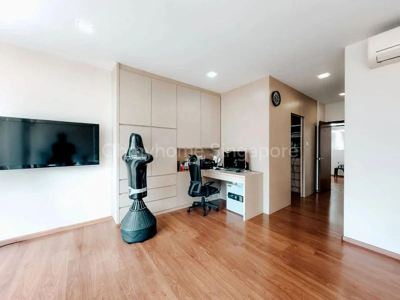 7 Bed Semi-Detached House (Landed) for Sale in  Kembangan Estate - Image 14