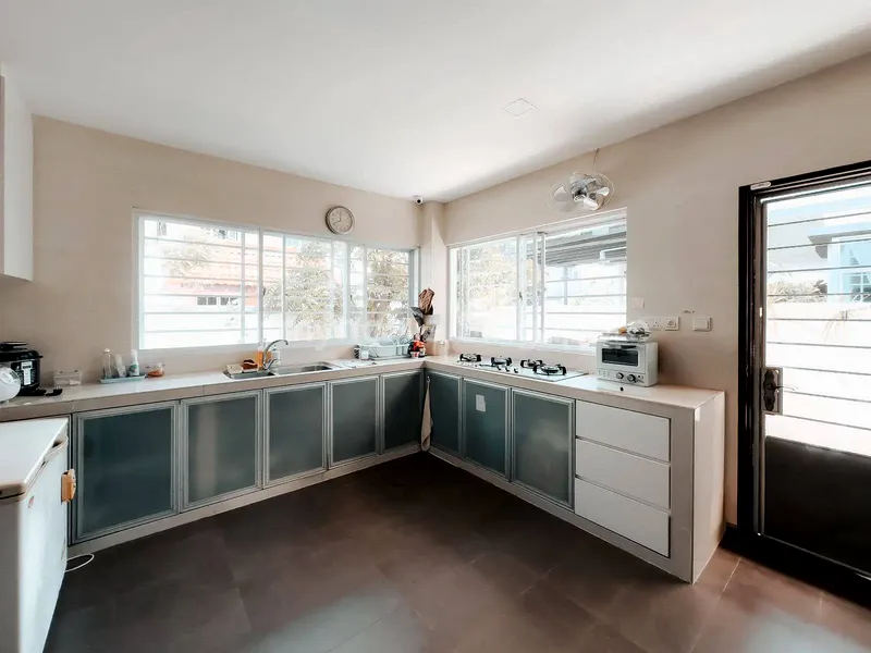 7 Bed Semi-Detached House (Landed) for Sale in  Kembangan Estate - Image 9