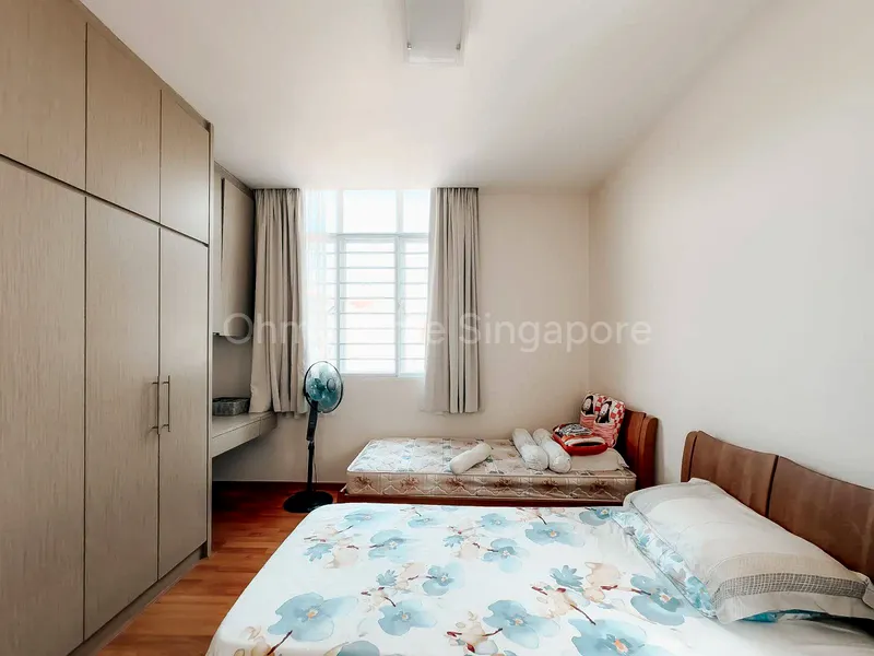 7 Bed Semi-Detached House (Landed) for Sale in  Kembangan Estate - Image 7