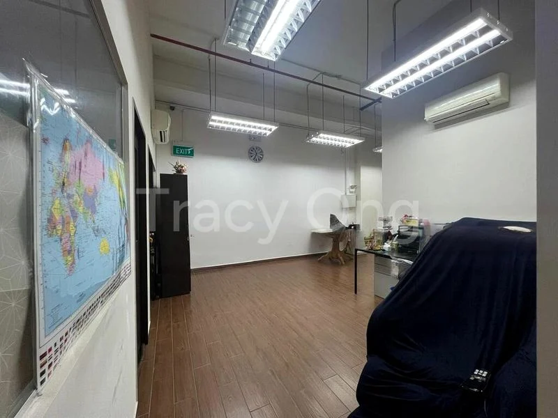 Light Industrial (B1) for Sale: Eldix - Image 1