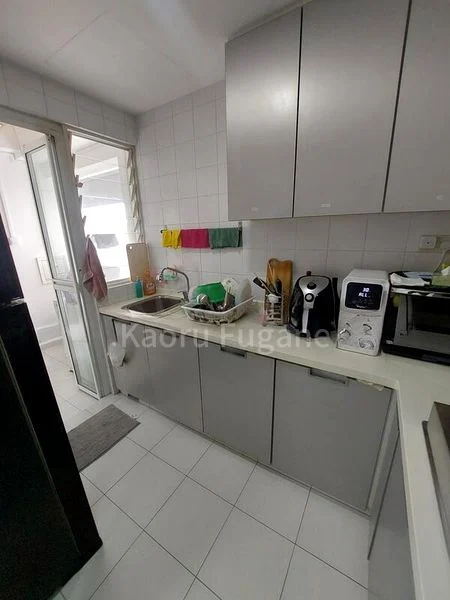 Common Room (Condo) for Rent in  The Esparis - Image 5