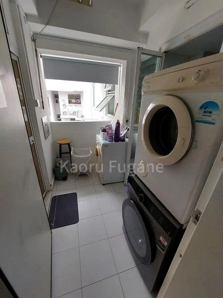 Common Room (Condo) for Rent in  The Esparis - Image 1