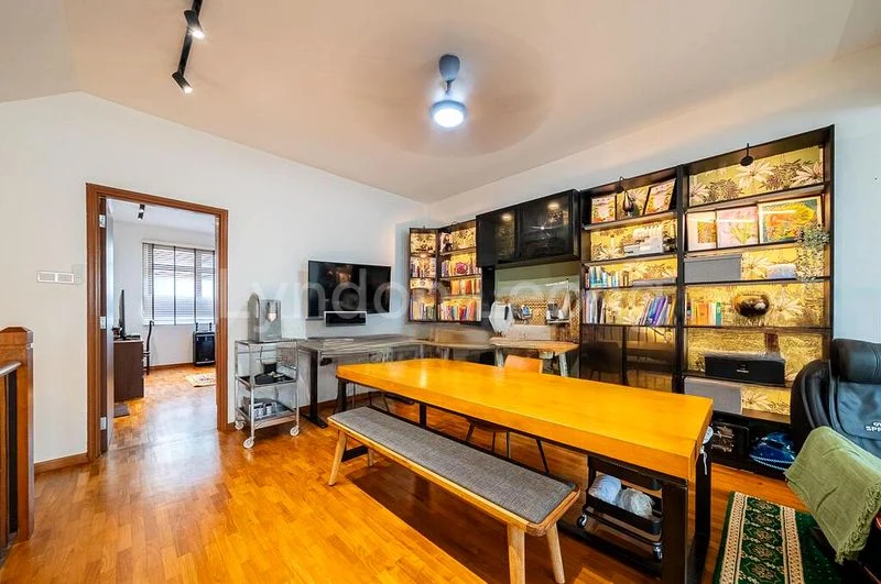 4 Bed Terraced House (Landed) for Sale in  The Riverina - Image 9