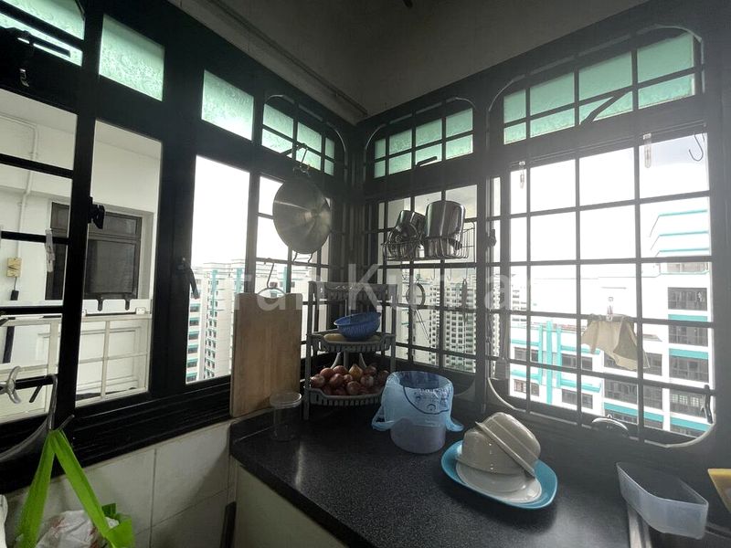 4 Room (4A) HDB for Sale in 617 Jurong West Street 65 - Image 2