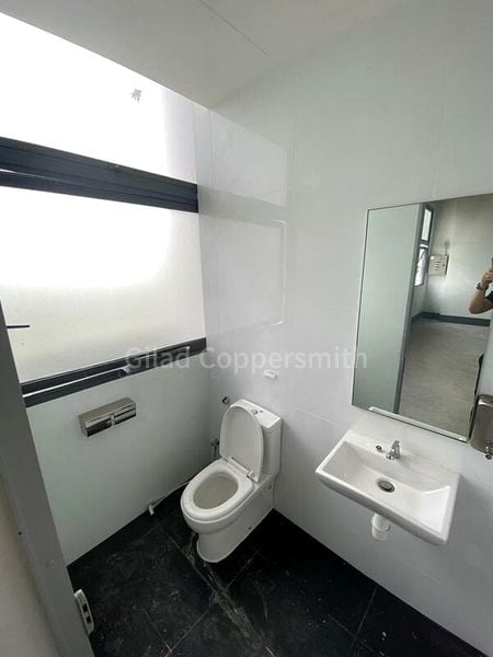 Light Industrial (B1) for Rent: Nordcom II - Image 1