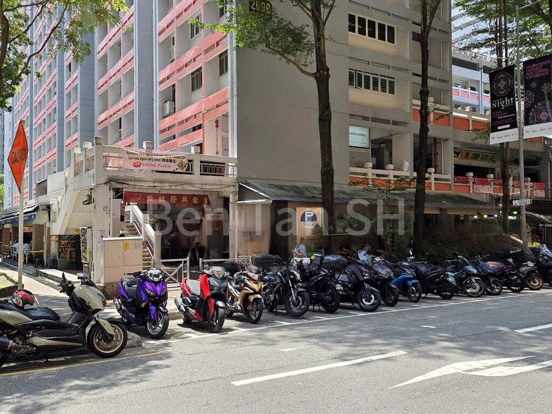 Food & Beverage for Rent: Eating House located on Queen Street. - Image 2