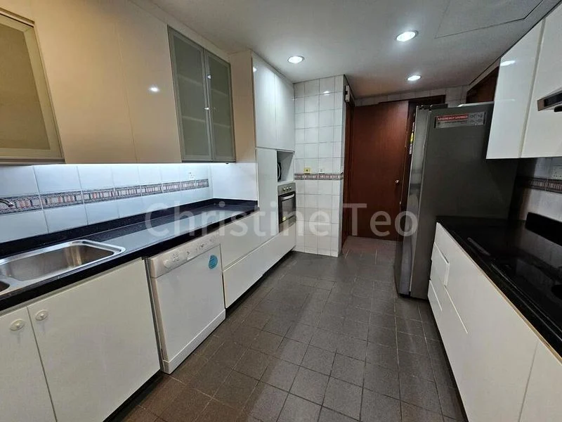 4 Bed Condo for Rent in Palm Spring - Image 3