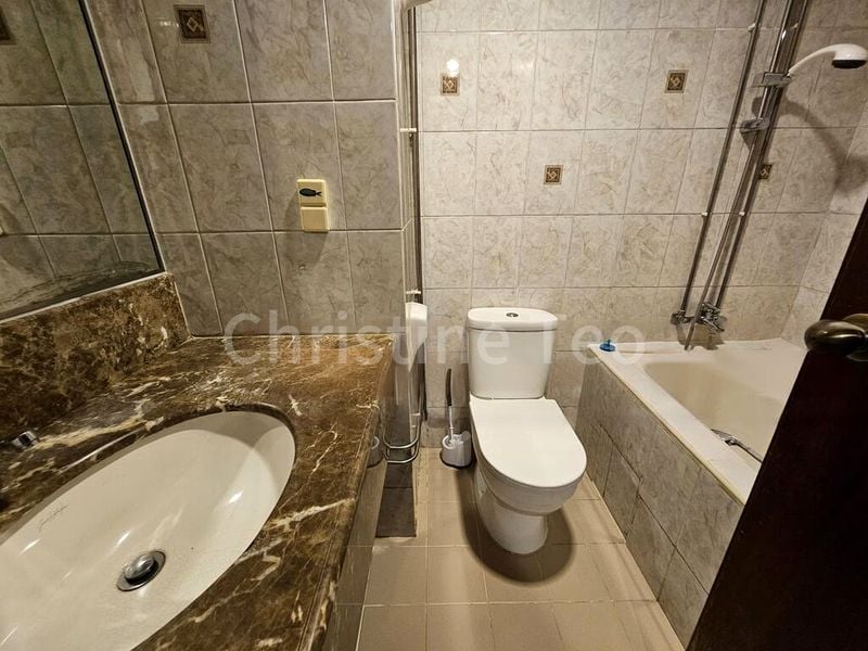 4 Bed Condo for Rent in Palm Spring - Image 11