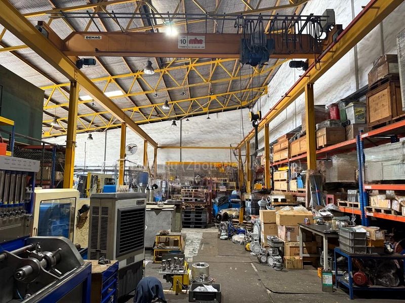 Factory / Workshop (B2) for Rent: 10-Ton Crane, 600 Amps, 5.6m Clear Height in Jurong - Image 4