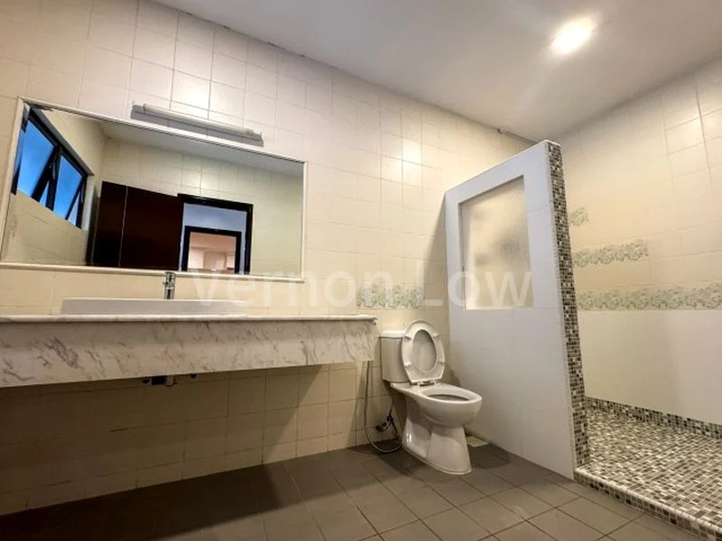 5 Bed (Landed) for Rent in  Selby Gardens - Image 3