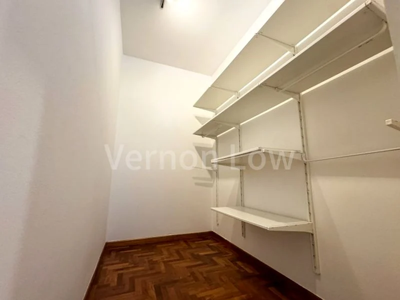 5 Bed (Landed) for Rent in  Selby Gardens - Image 2