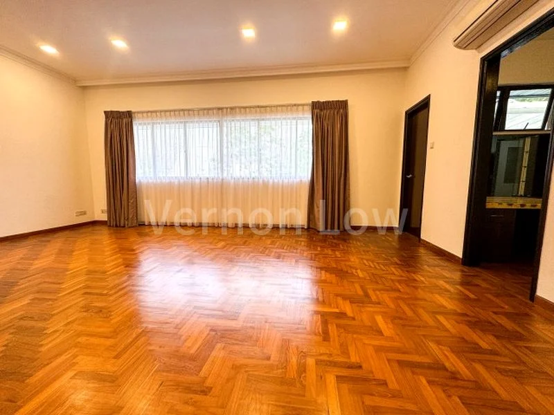 5 Bed (Landed) for Rent in  Selby Gardens - Image 4