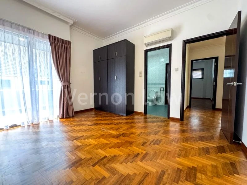 5 Bed (Landed) for Rent in  Selby Gardens - Image 7