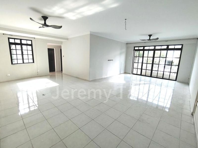 3 Bed Condo for Rent in  Park East - Image 1