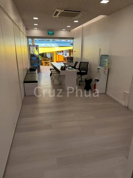 Prime Retail Shop for Rent: 300 sqft, Attached Toilet - Image 3