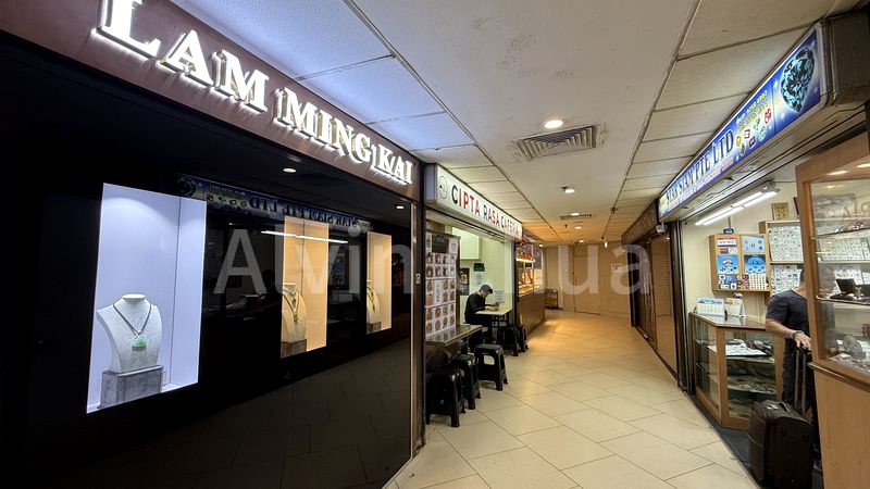 Mall Shop for Rent in Lucky Plaza - Image 16