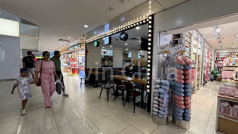 Mall Shop for Rent in Lucky Plaza - Image 12