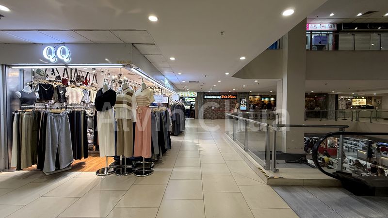 Mall Shop for Rent in Lucky Plaza - Image 18