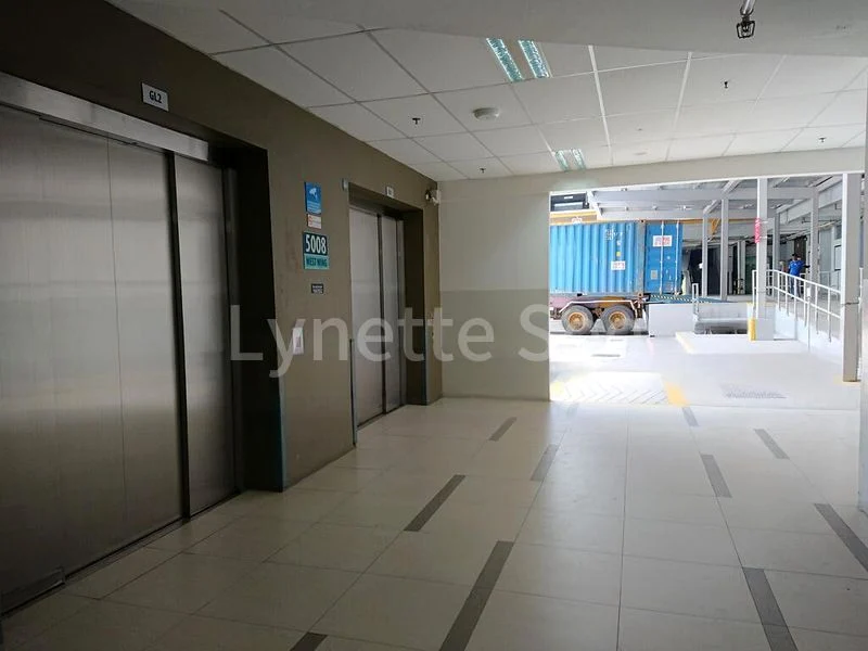 Light Industrial (B1) for Rent: Techplace II - Image 3