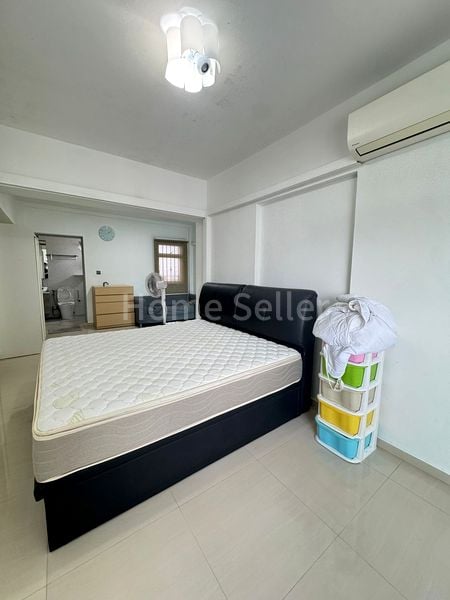 4 Room (4A) HDB for Sale in 395 Bukit Batok West Avenue 5 - Image 4