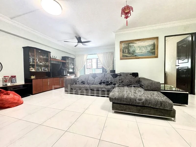 Executive HDB for Sale in  308 Canberra Road - Image 1