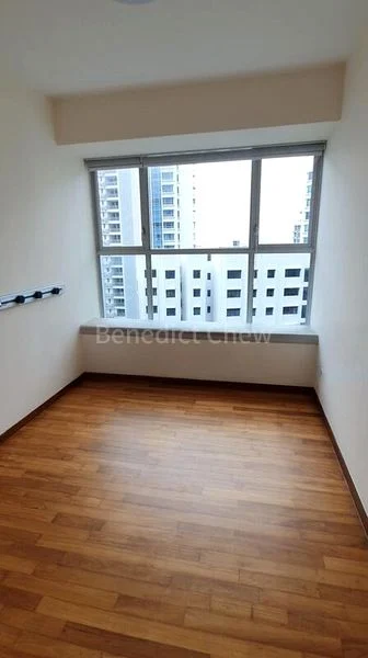 3 Bed Condo for Rent in  The Esta - Image 7