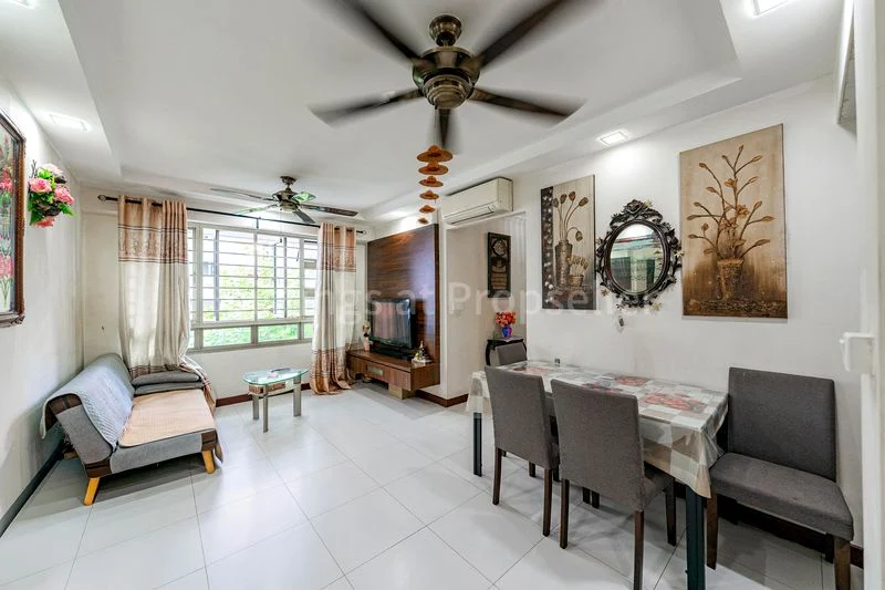 3 Room (3A) HDB for Sale in 590B Montreal Link - Image 1