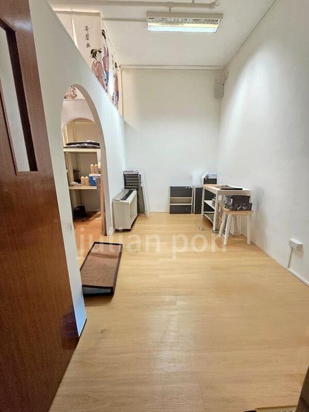 Light Industrial (B1) for Rent: Midview City - Image 2