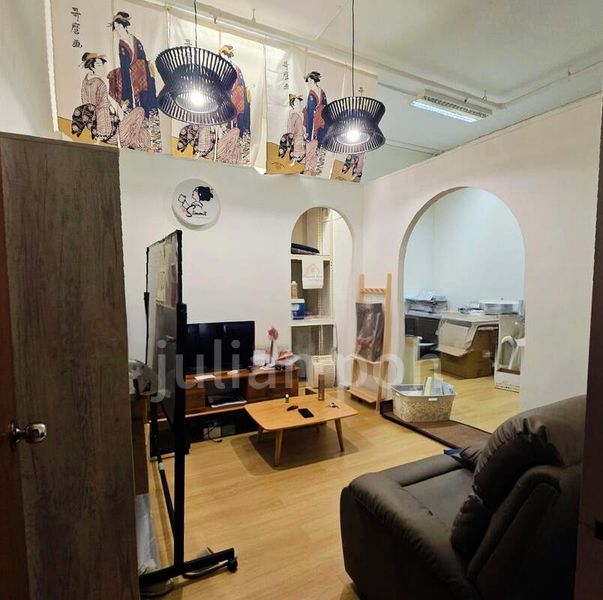 Light Industrial (B1) for Rent: Midview City - Image 3