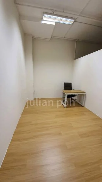 Light Industrial (B1) for Rent: Midview City - Image 1