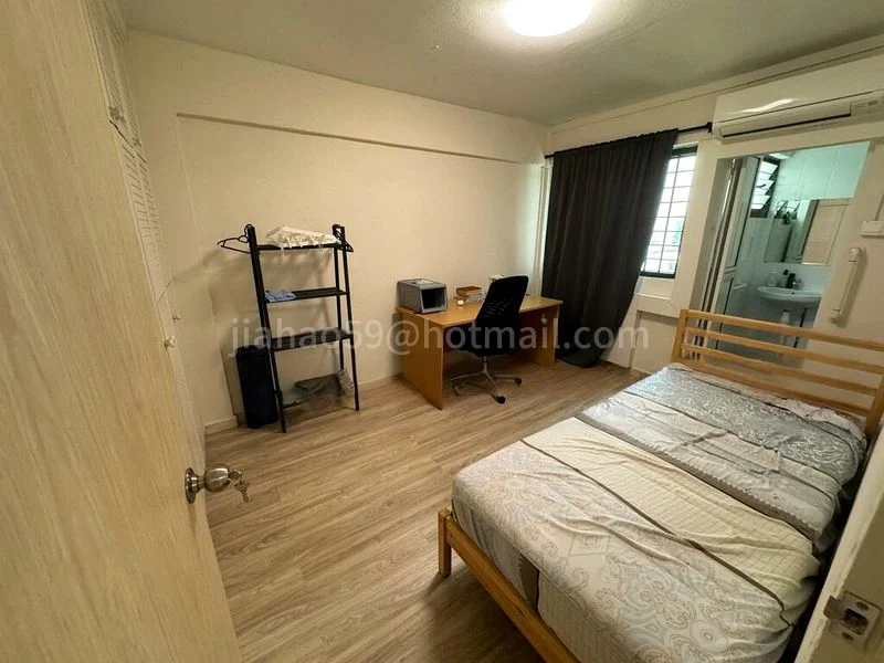Common Room (HDB) for Rent in  711 Hougang Avenue 2 - Image 1