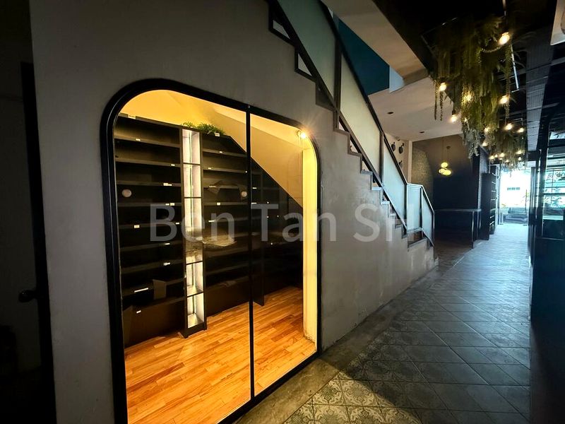 Food & Beverage for Rent: Fully Equipped Restaurant Space on Amoy Street. - Image 3